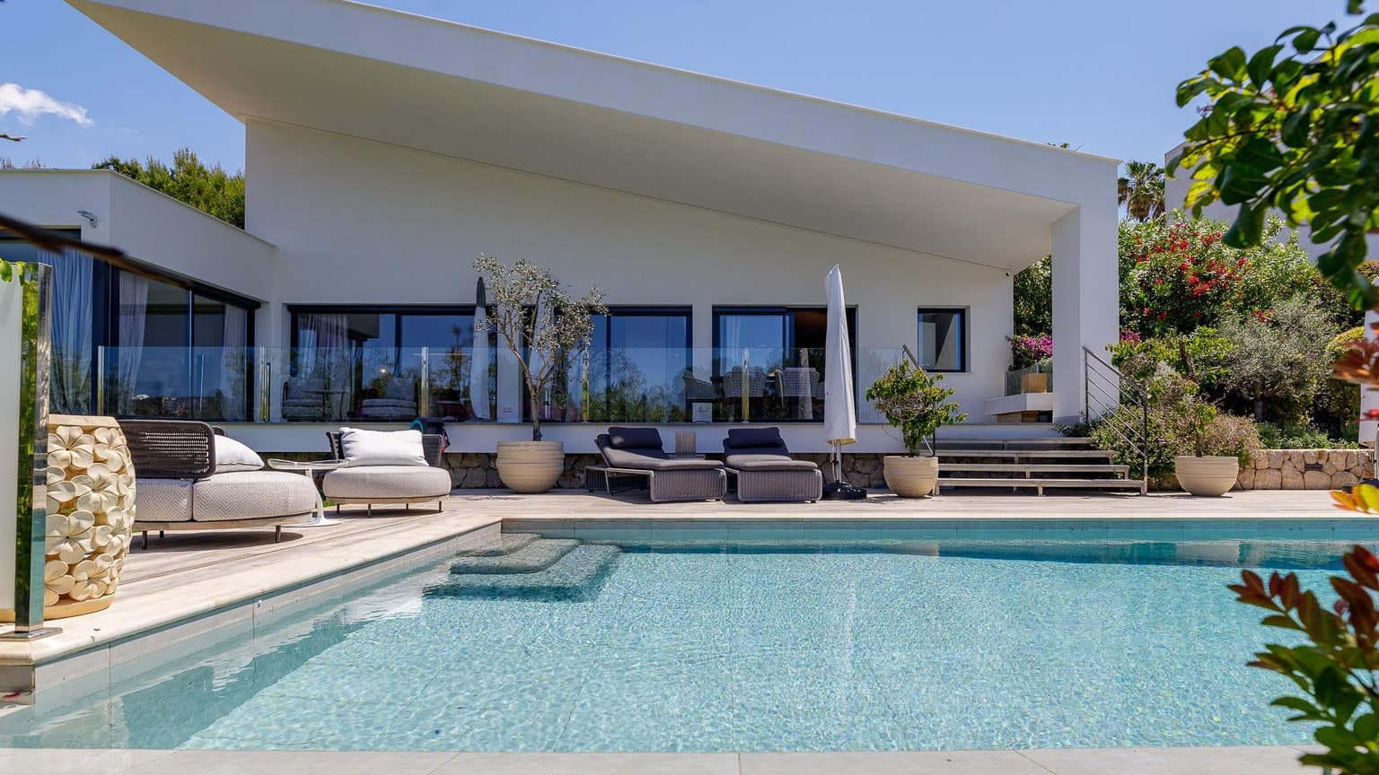 Fully Furnished Villa with Pool in Cala Vinyes - Gallery image 4