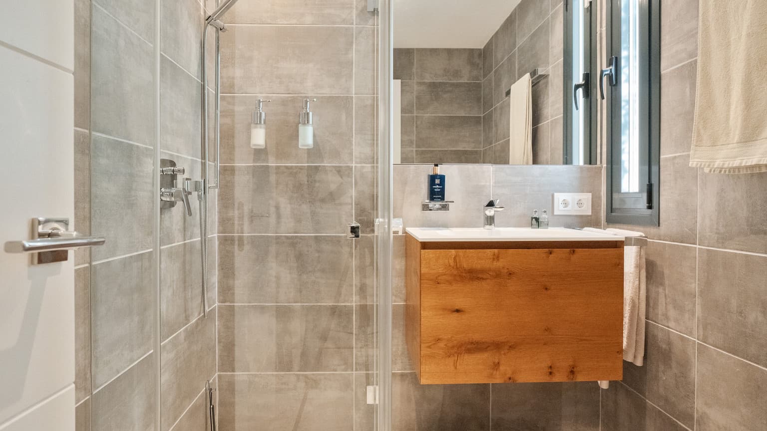 Fully Furnished Villa with Pool in Cala Vinyes - Gallery image 31