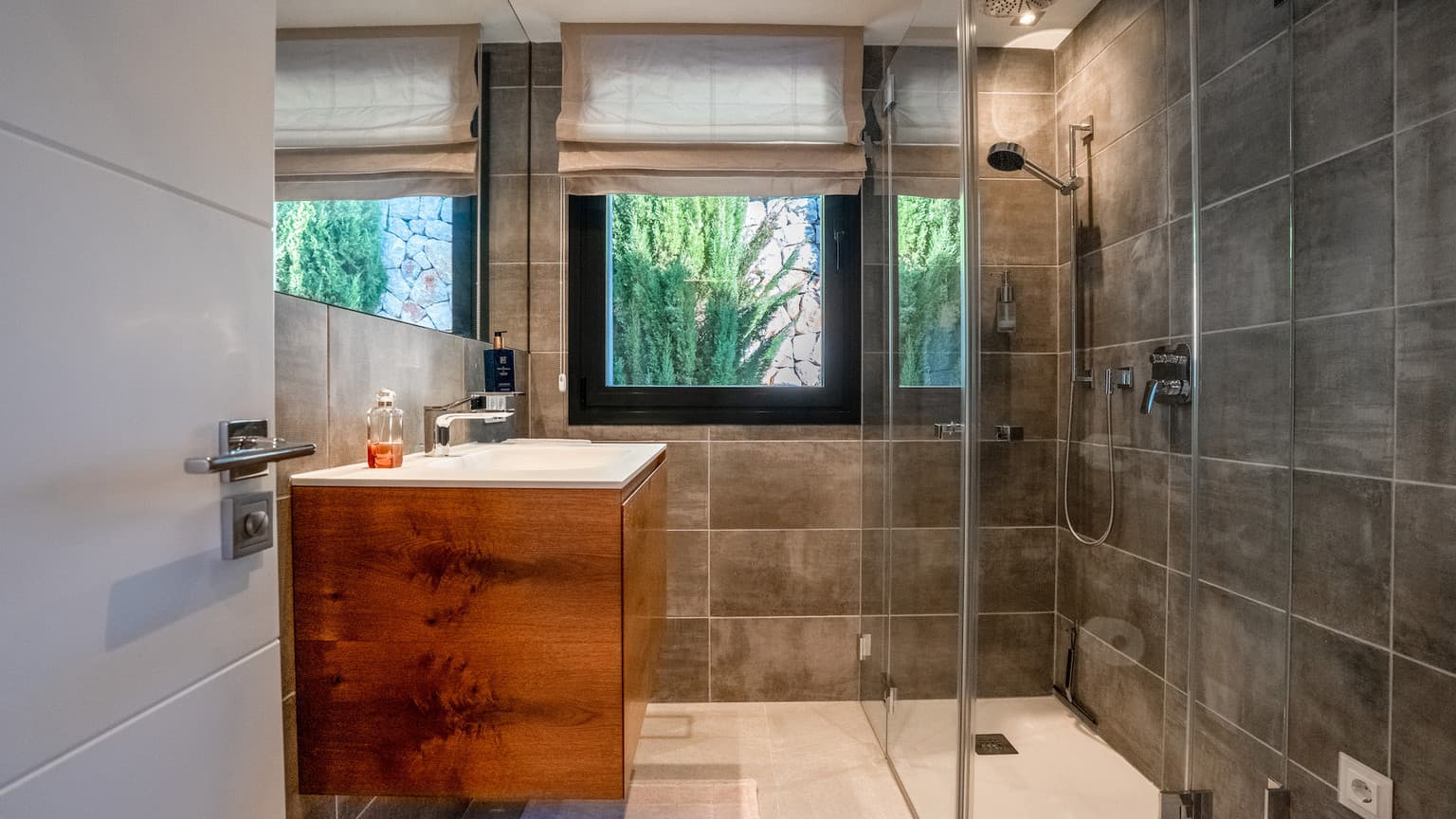 Fully Furnished Villa with Pool in Cala Vinyes - Gallery image 32