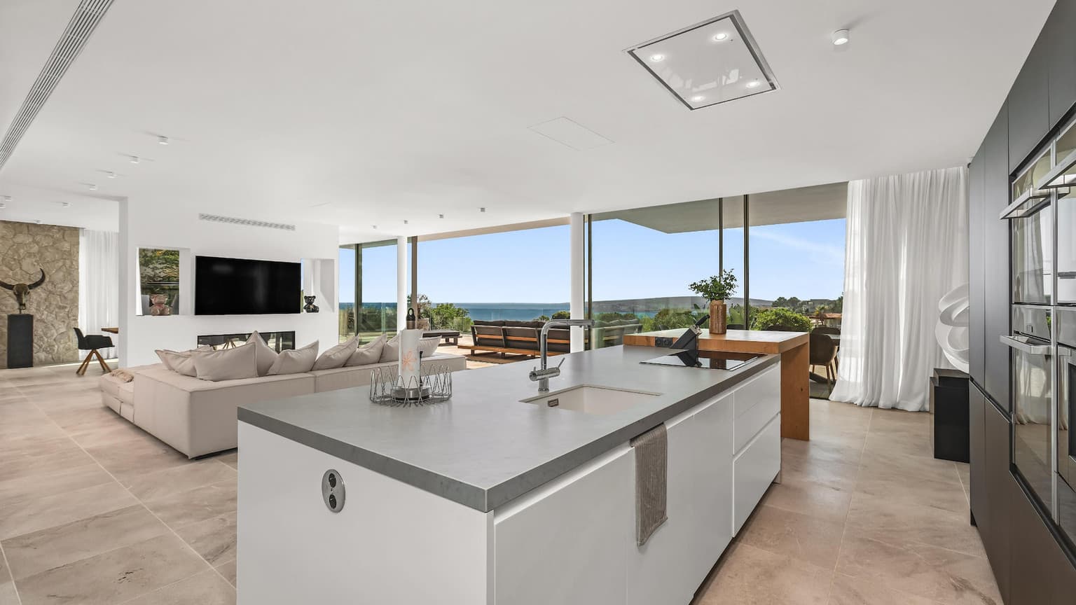 Spacious Villa with Sea Views South West Mallorca - Gallery image 14