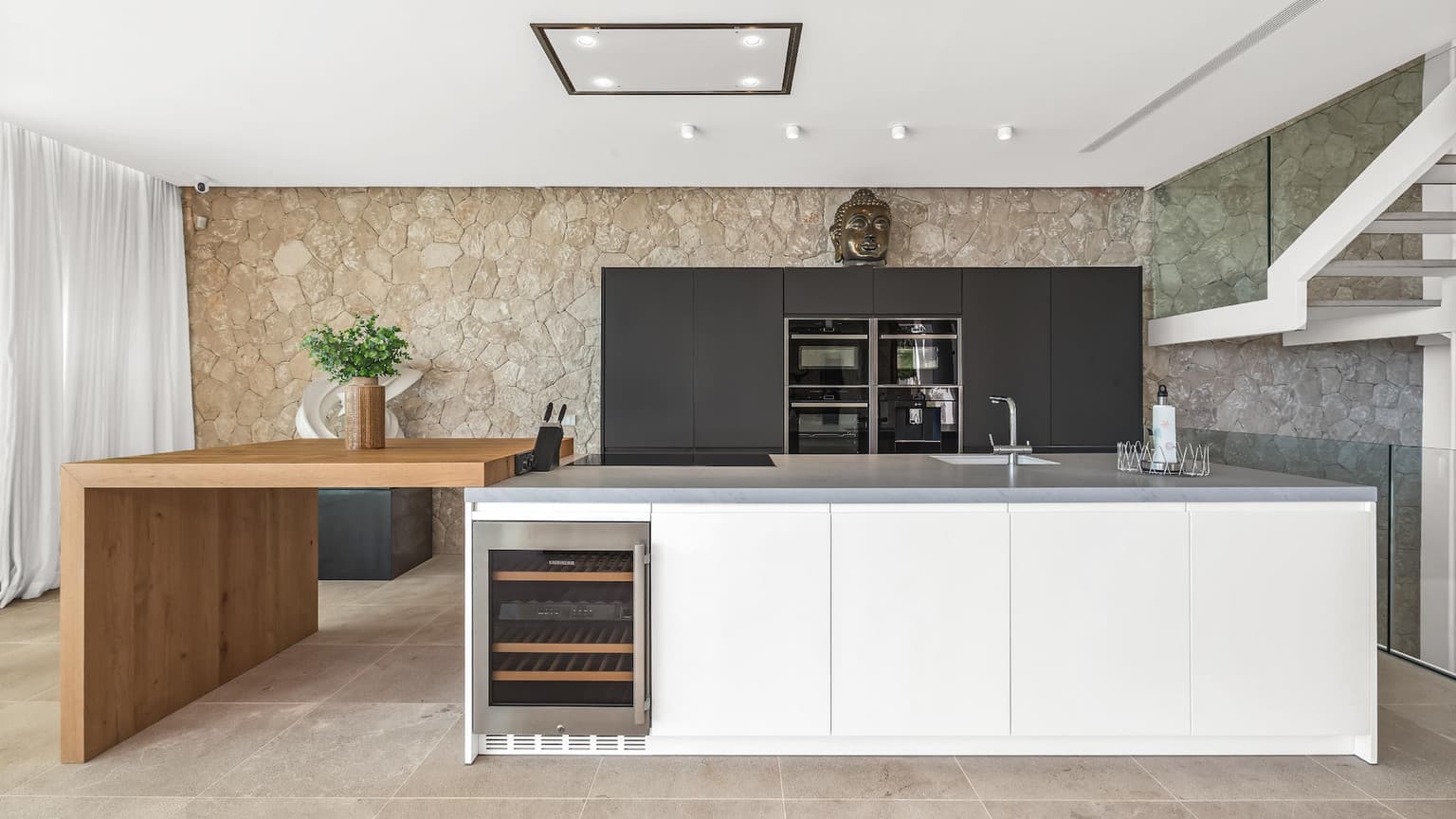 Spacious Villa with Sea Views South West Mallorca - Gallery image 13