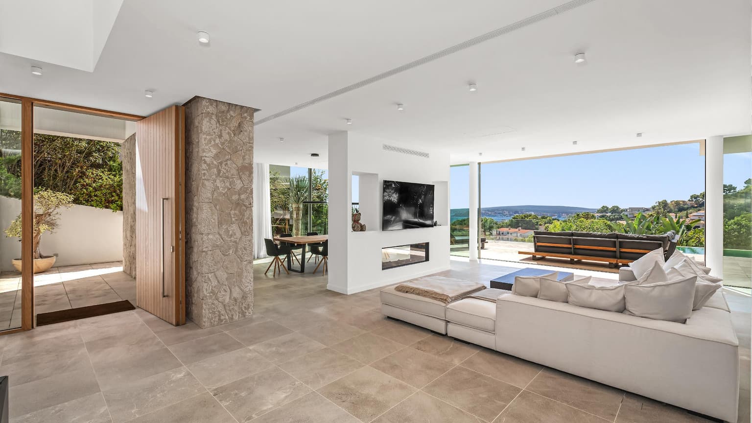 Spacious Villa with Sea Views South West Mallorca - Gallery image 19