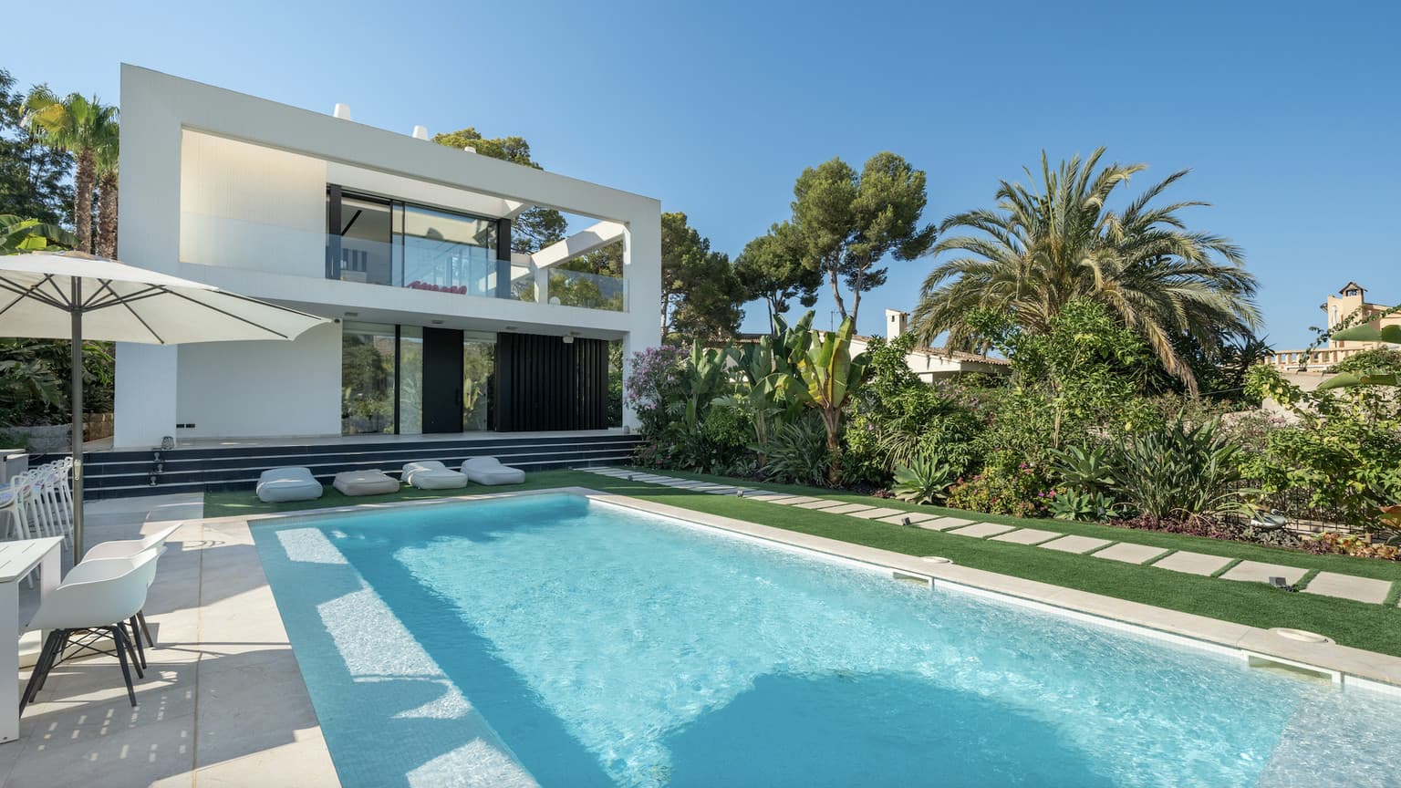 Luxury designed Villa Bendinat walking distance beach - Gallery image 1
