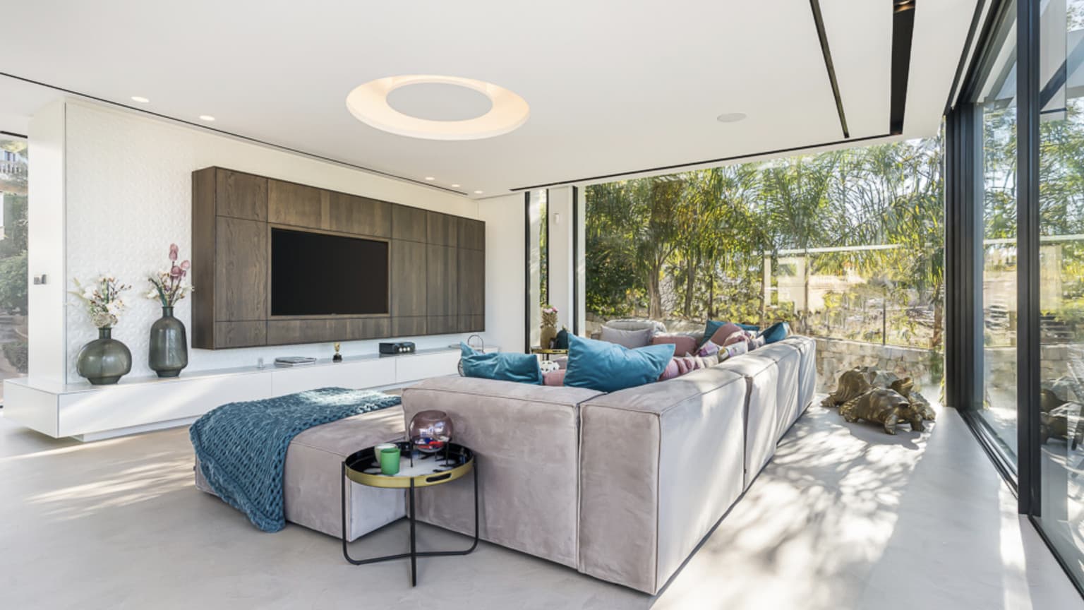 Luxury designed Villa Bendinat walking distance beach - Gallery image 7