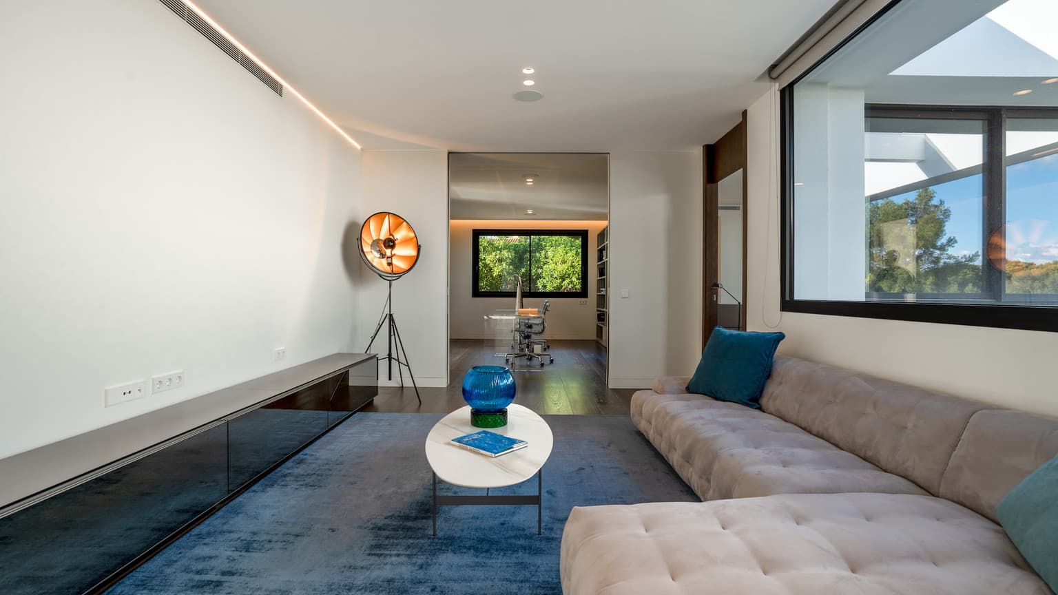 Exquisite Contemporary Villa with Heated Pool, Gym & Spa in Santa Ponsa - Gallery image 29