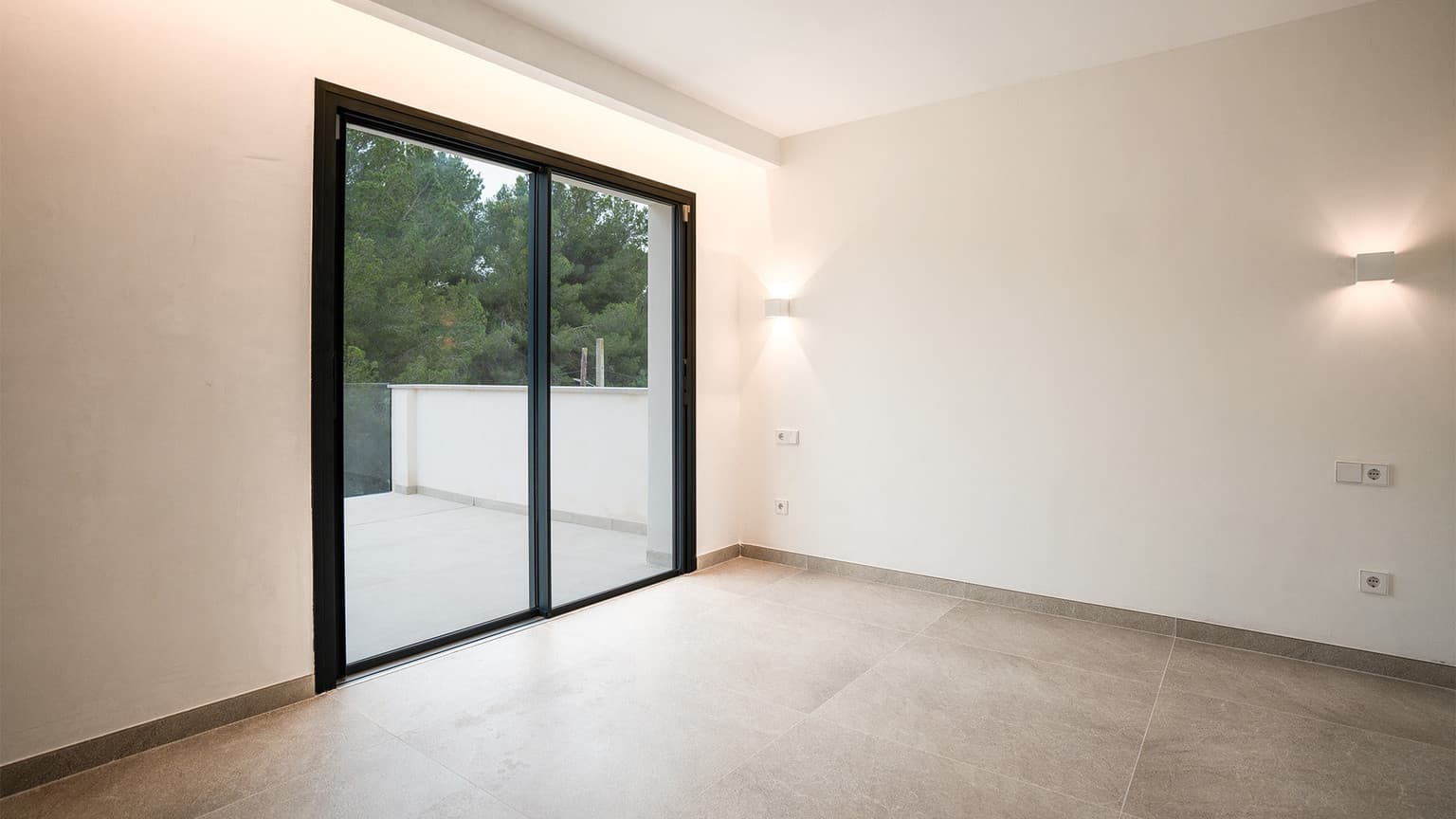 Elegant Mediterranean Villa with Pool – Walking Distance to the Beach - Gallery image 15