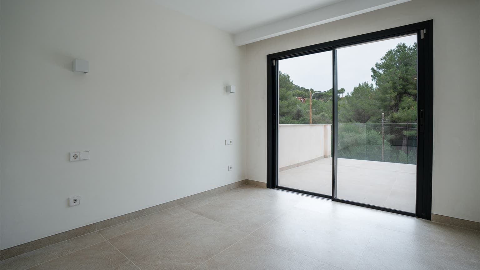 Elegant Mediterranean Villa with Pool – Walking Distance to the Beach - Gallery image 17