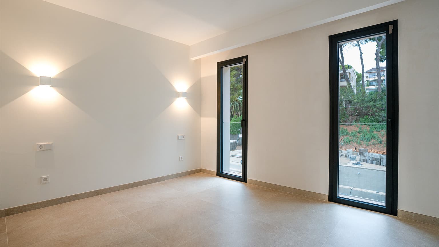 Elegant Mediterranean Villa with Pool – Walking Distance to the Beach - Gallery image 18