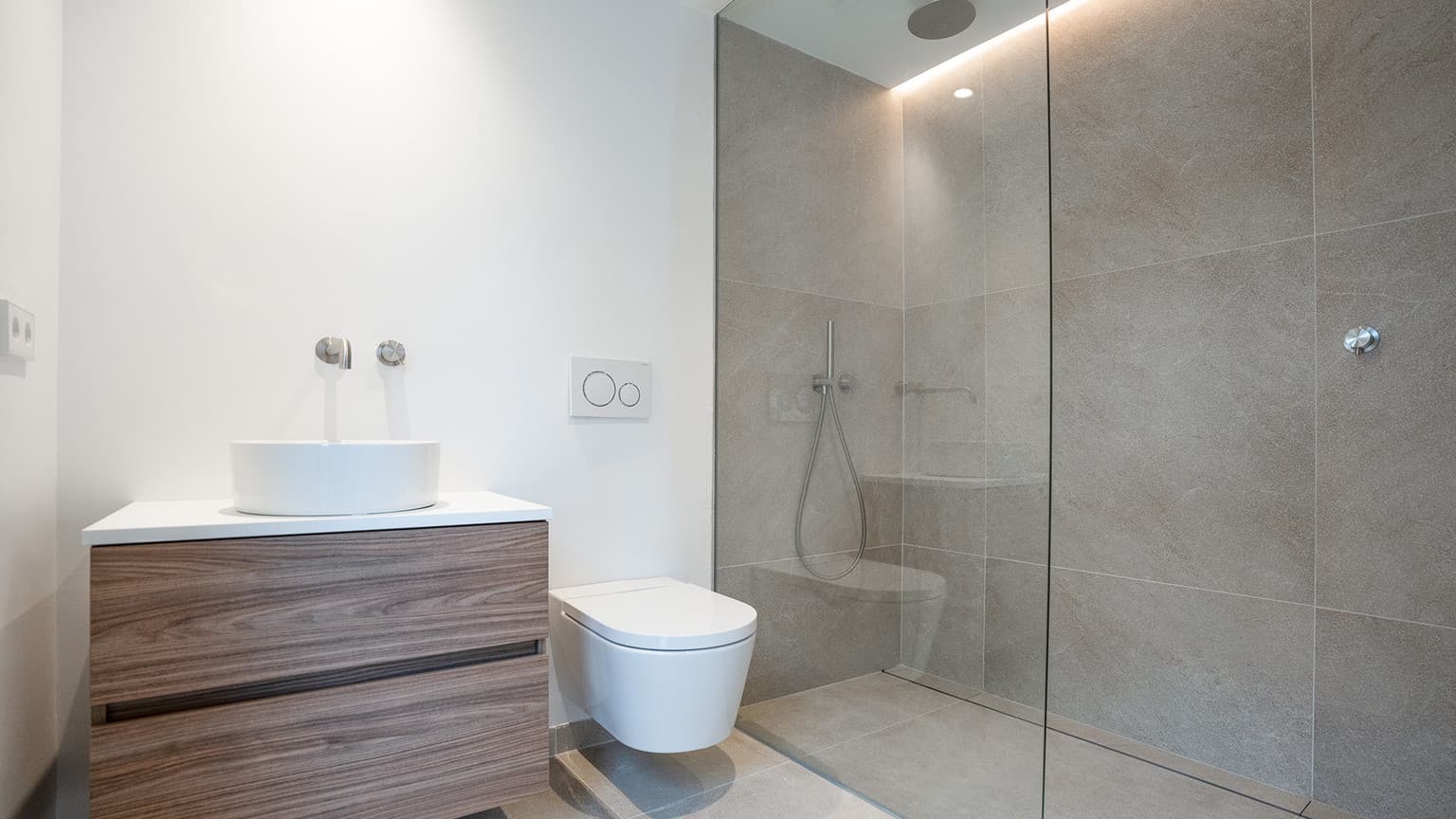 Elegant Mediterranean Villa with Pool – Walking Distance to the Beach - Gallery image 16