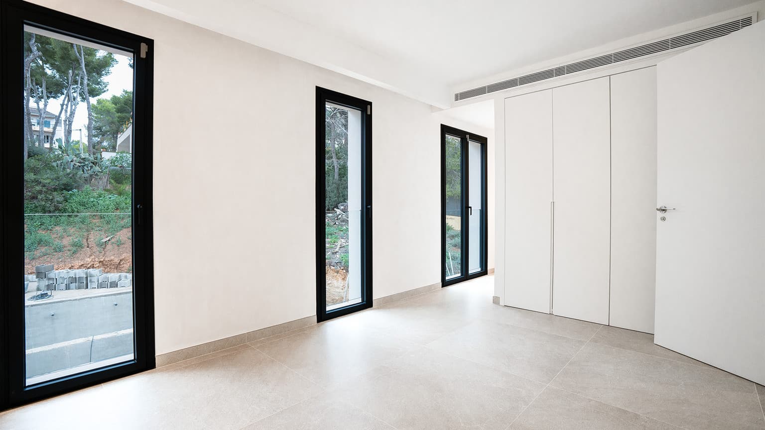 Elegant Mediterranean Villa with Pool – Walking Distance to the Beach - Gallery image 11