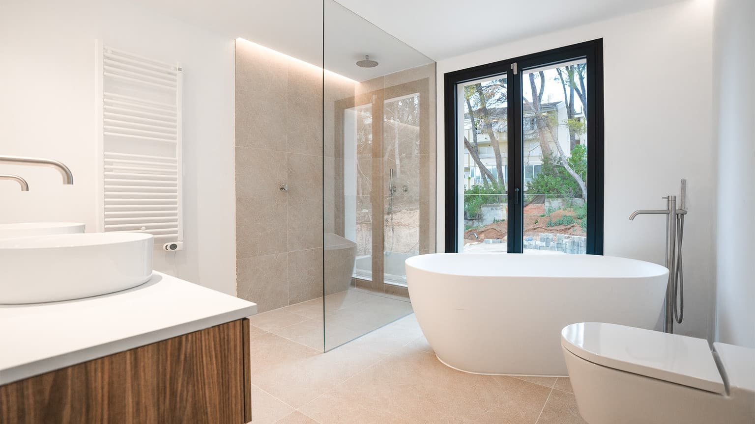 Elegant Mediterranean Villa with Pool – Walking Distance to the Beach - Gallery image 12