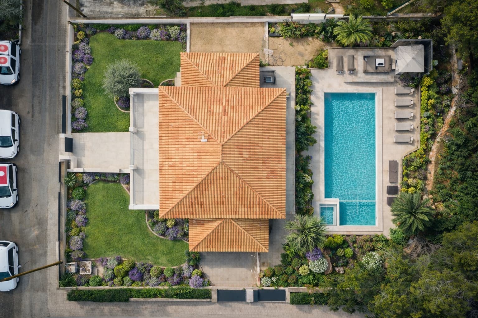 Elegant Mediterranean Villa with Pool – Walking Distance to the Beach - Gallery image 5