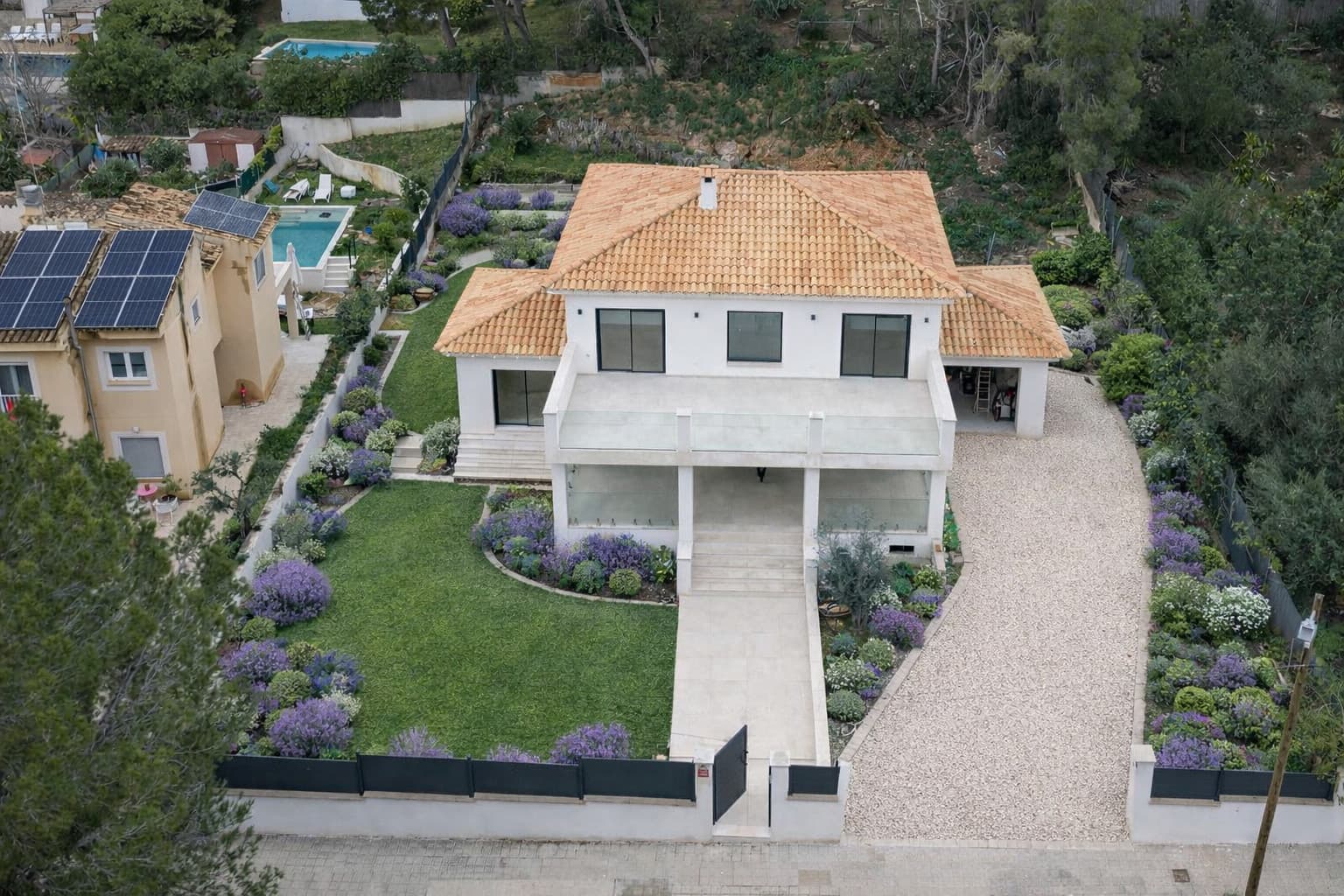 Elegant Mediterranean Villa with Pool – Walking Distance to the Beach - Gallery image 3