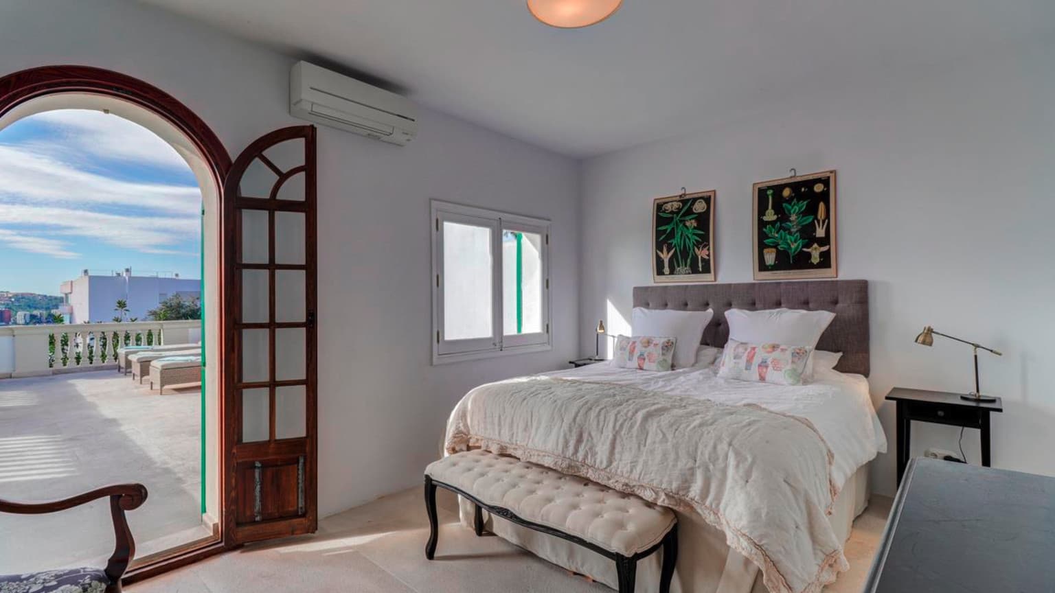 Spacious Mediterranean Villa in Palma Near the Beach - Gallery image 25