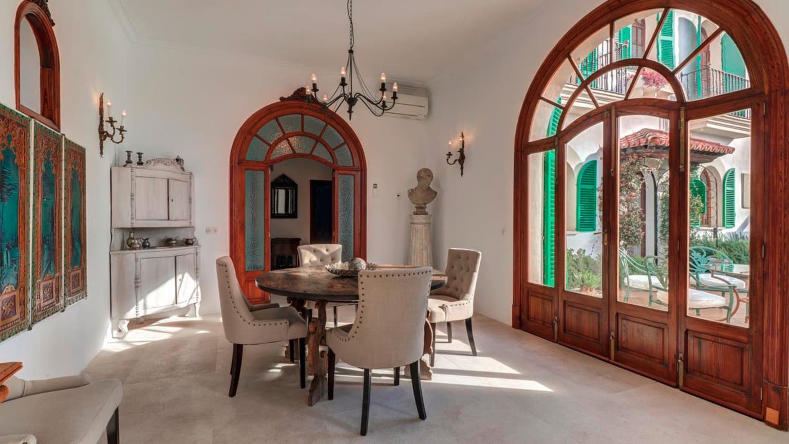 Spacious Mediterranean Villa in Palma Near the Beach - Gallery image 7