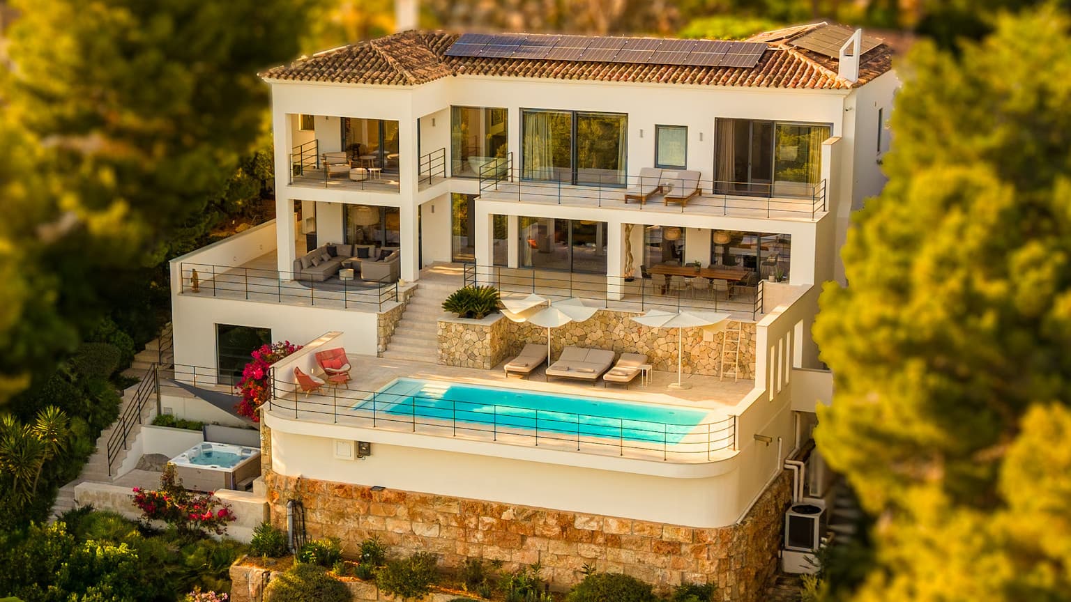 Renovated Luxury Villa with Panoramic Harbour Views - Gallery image 21