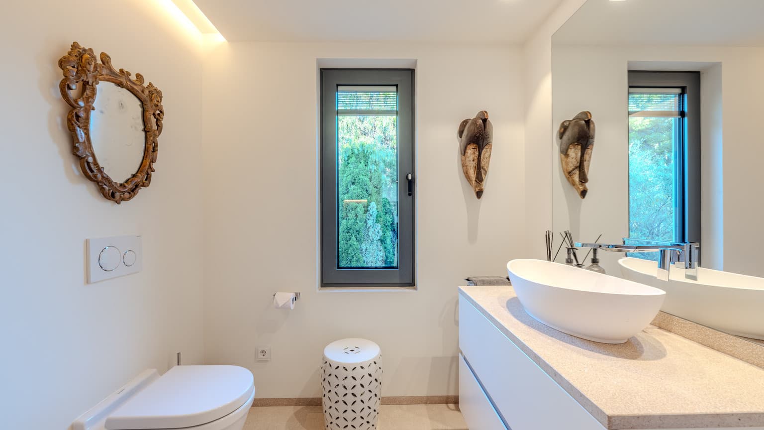 Renovated Luxury Villa with Panoramic Harbour Views - Gallery image 18