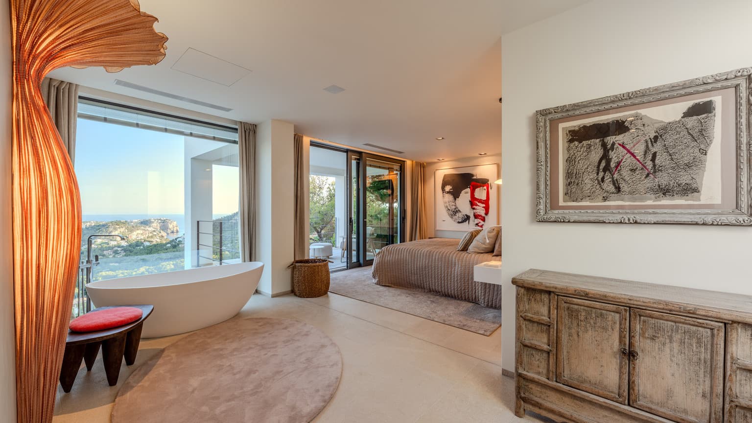 Renovated Luxury Villa with Panoramic Harbour Views - Gallery image 8