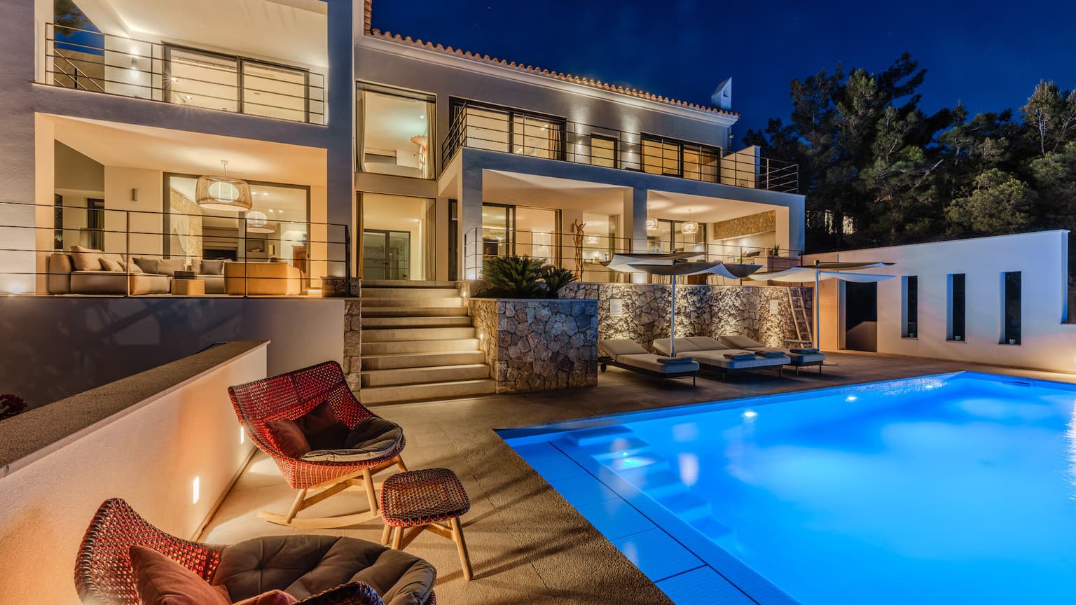 Renovated Luxury Villa with Panoramic Harbour Views - Gallery image 1