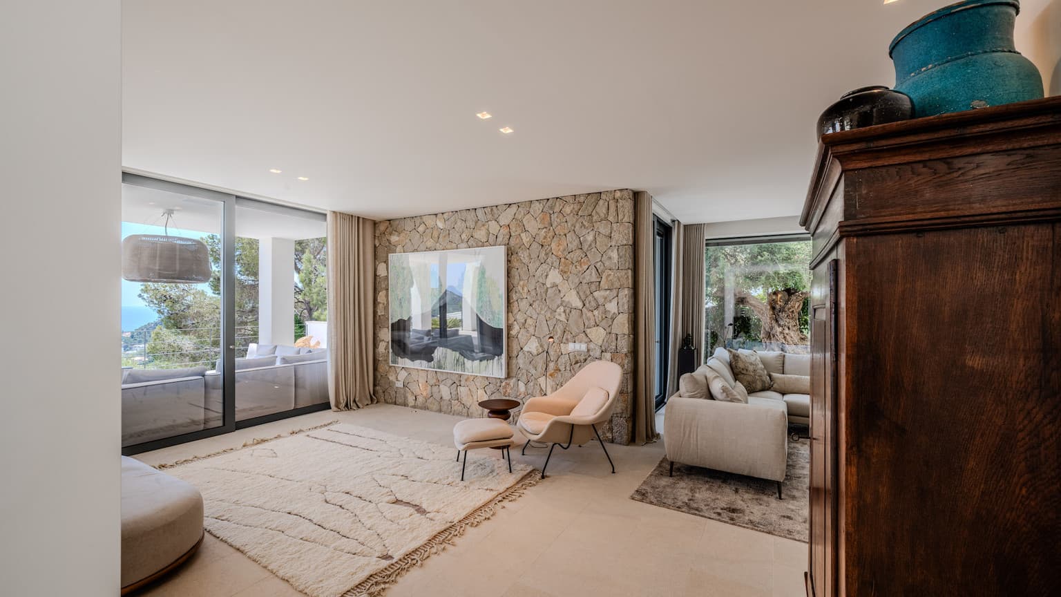 Renovated Luxury Villa with Panoramic Harbour Views - Gallery image 16