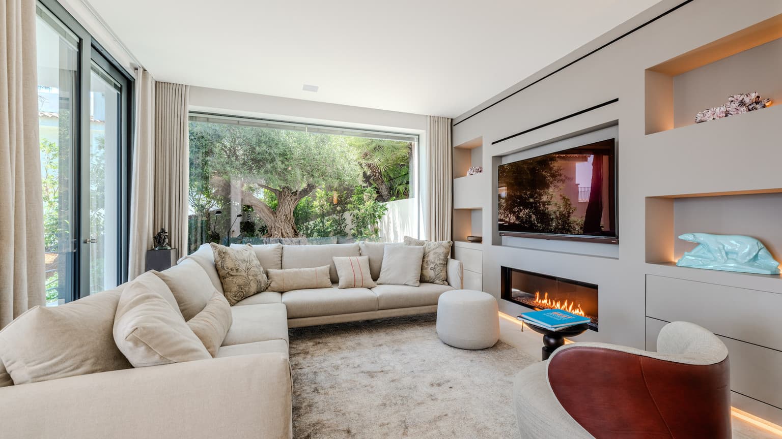 Renovated Luxury Villa with Panoramic Harbour Views - Gallery image 7