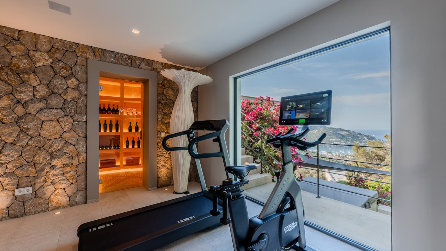 Renovated Luxury Villa with Panoramic Harbour Views - Gallery image 24