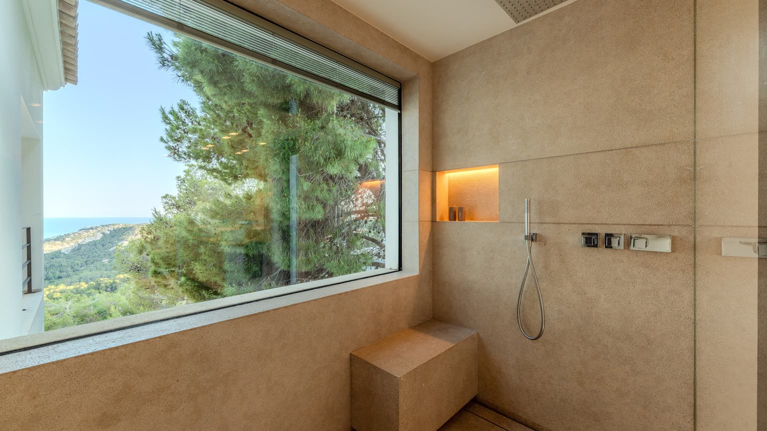Renoverad Lyxvilla med Panoramautsikt över Hamnen - Gallery image 7