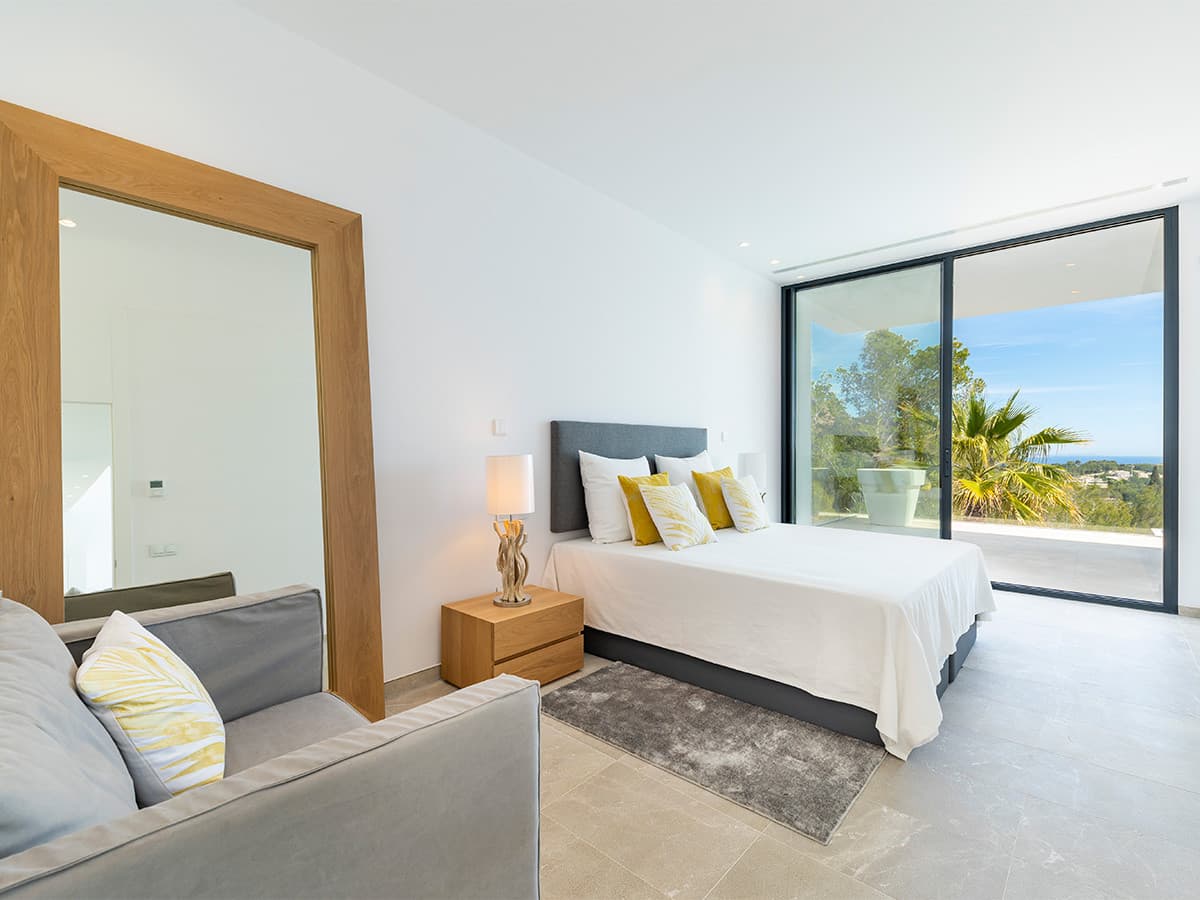 Spacious Son Vida Villa with Sea Views - Gallery image 18