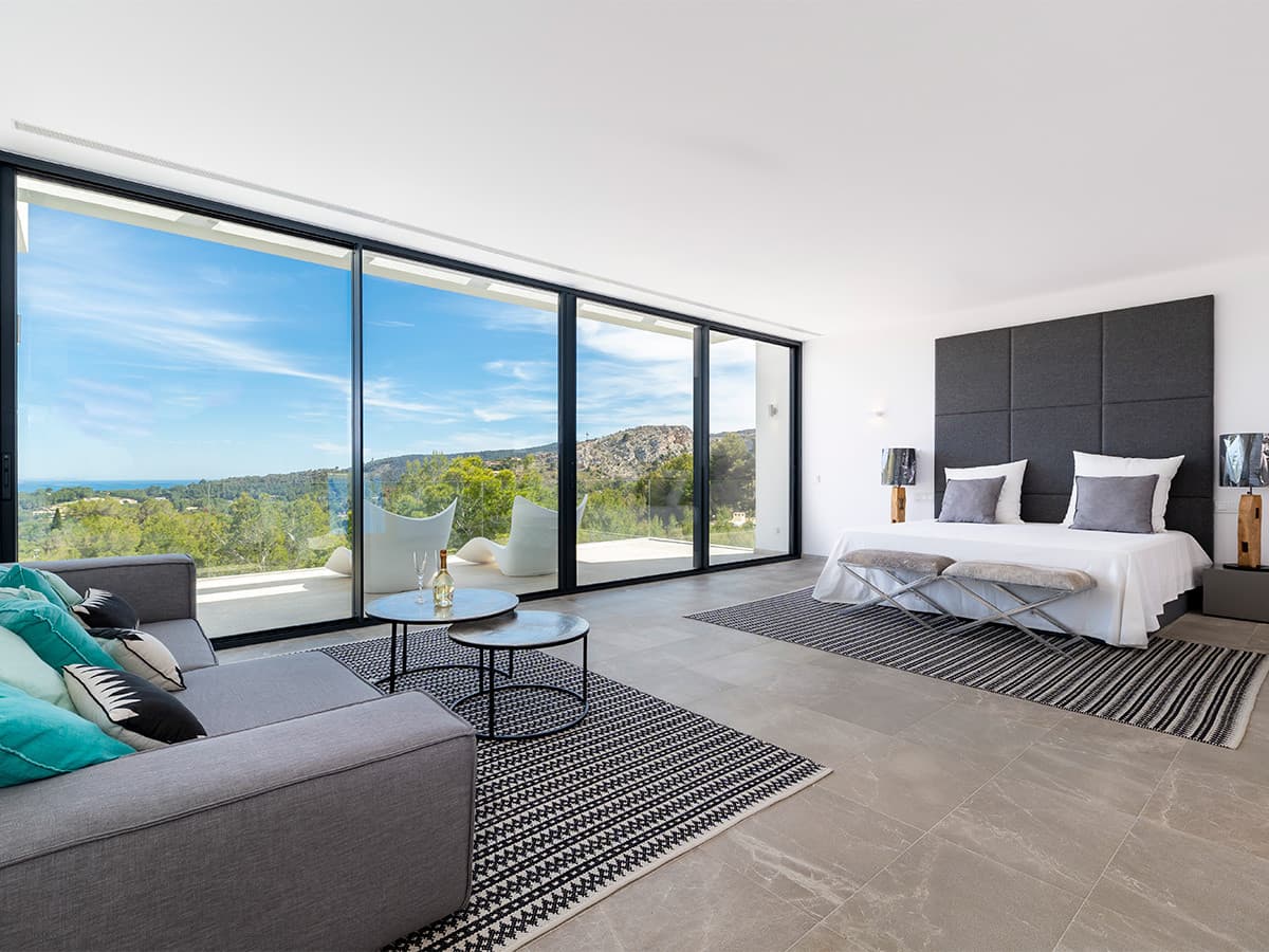 Spacious Son Vida Villa with Sea Views - Gallery image 17