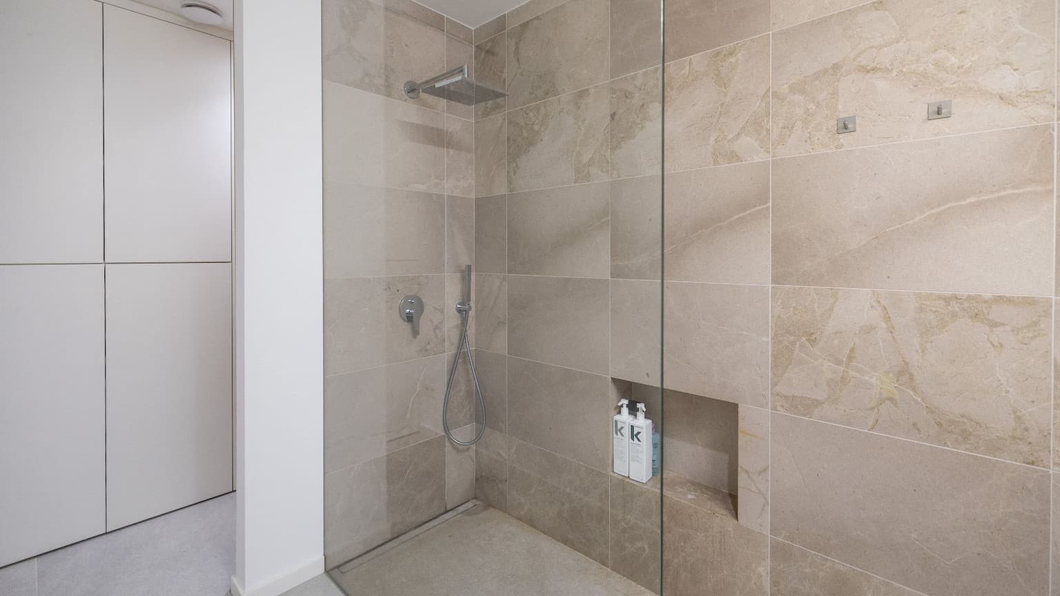 Ground floor Apartment With Large Private Patio - Gallery image 11