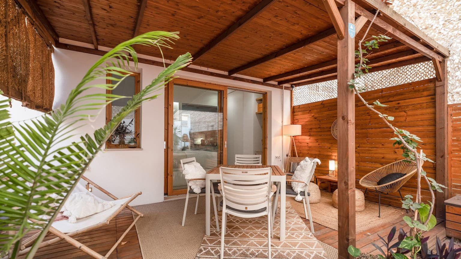 Ground floor Apartment With Large Private Patio - Gallery image 1