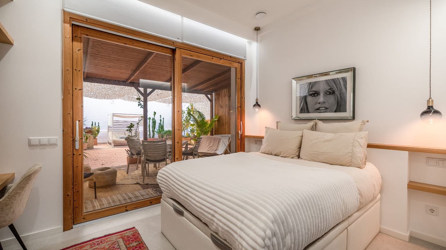 Ground floor Apartment With Large Private Patio - Gallery image 5