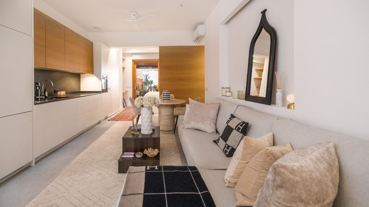 Ground floor Apartment With Large Private Patio - Gallery image 6