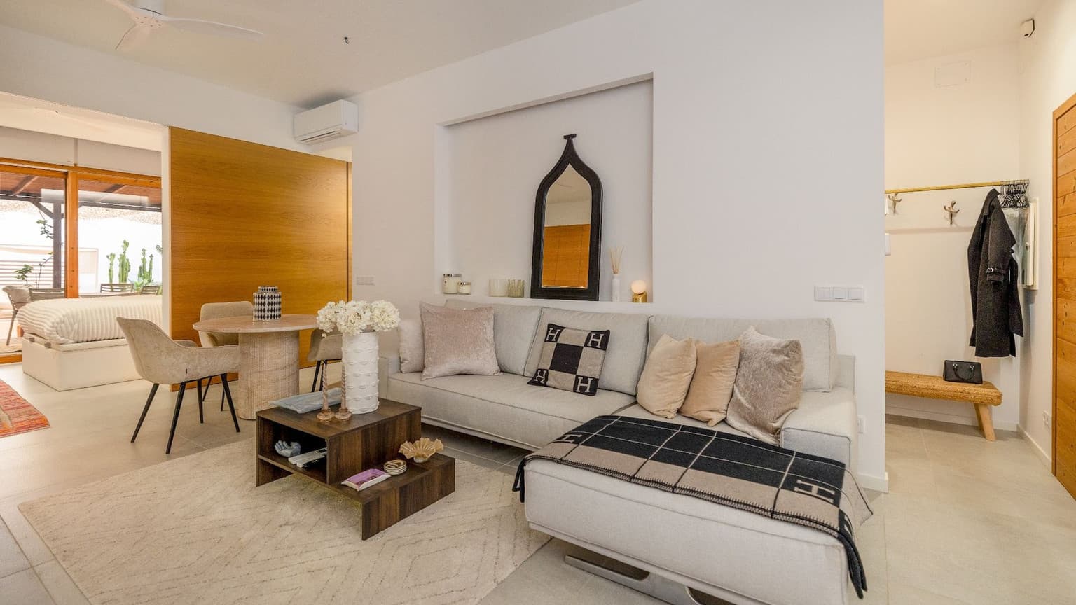 Ground floor Apartment With Large Private Patio - Gallery image 4