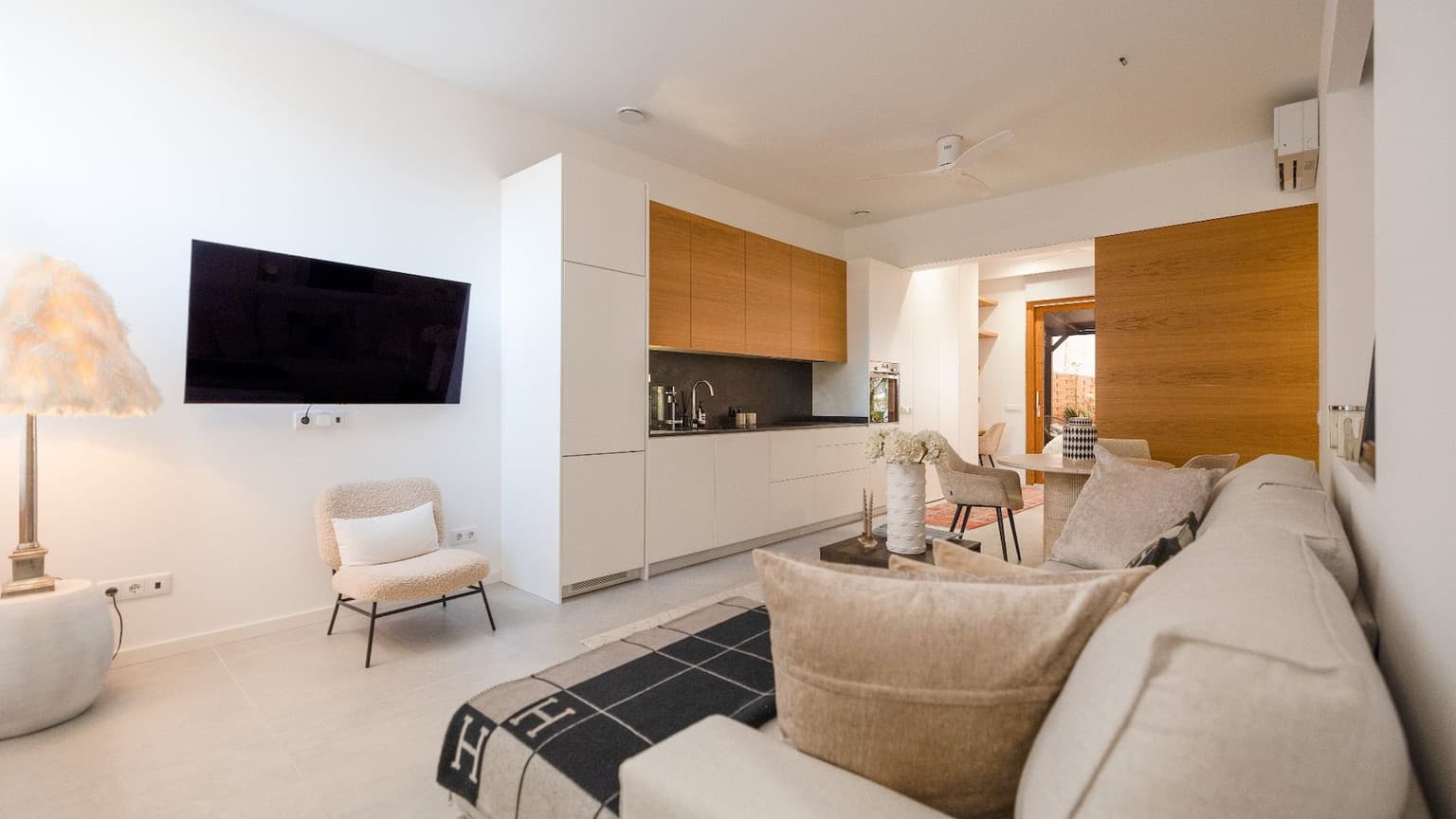 Ground floor Apartment With Large Private Patio - Gallery image 3