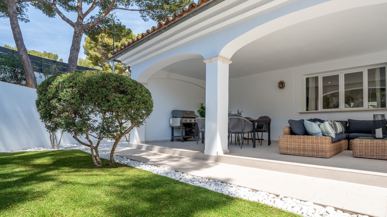 Modern Santa Ponsa Villa Four Beds Large Plot - Gallery image 3