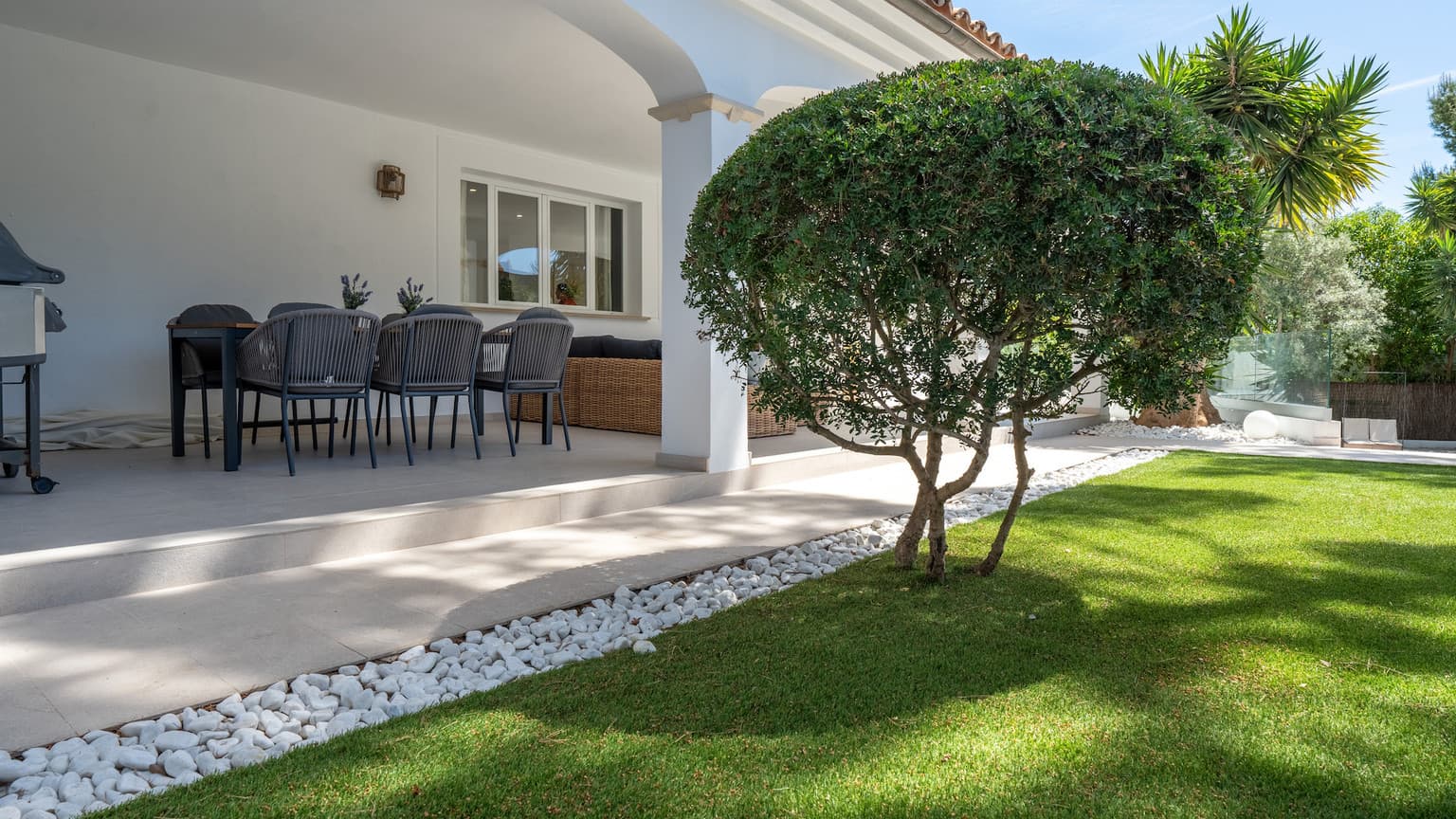 Modern Santa Ponsa Villa Four Beds Large Plot - Gallery image 4