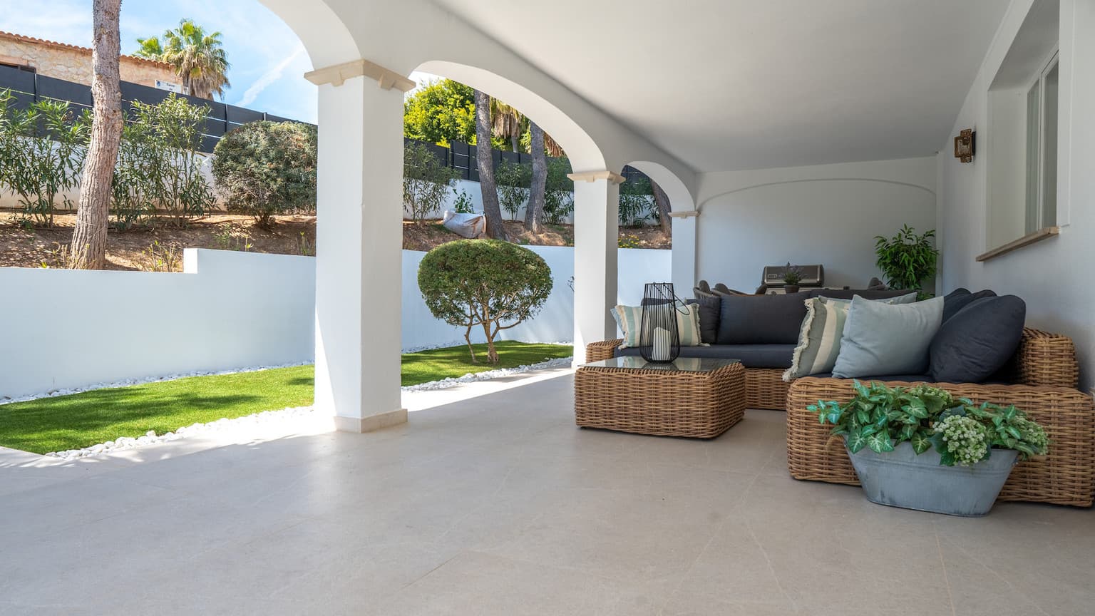 Modern Santa Ponsa Villa Four Beds Large Plot - Gallery image 5