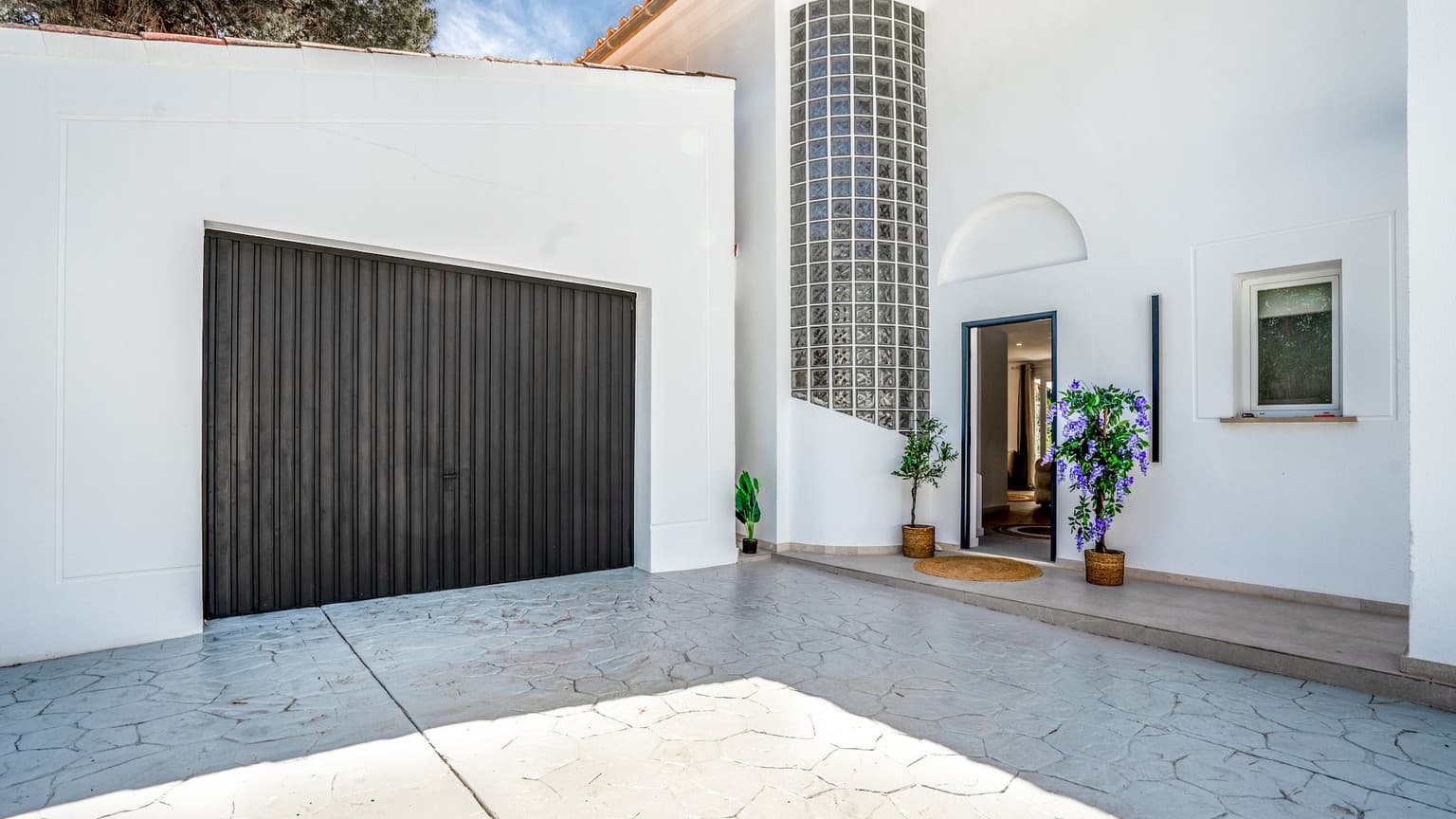 Modern Santa Ponsa Villa Four Beds Large Plot - Gallery image 41