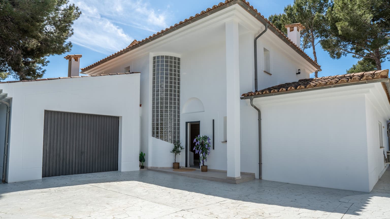 Modern Santa Ponsa Villa Four Beds Large Plot - Gallery image 40