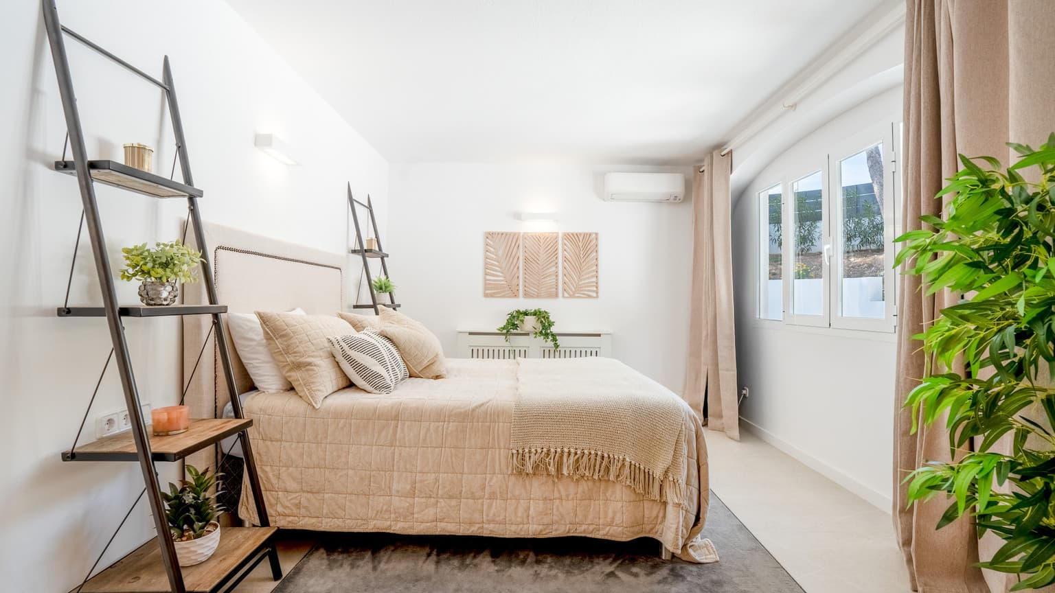 Modern Santa Ponsa Villa Four Beds Large Plot - Gallery image 20