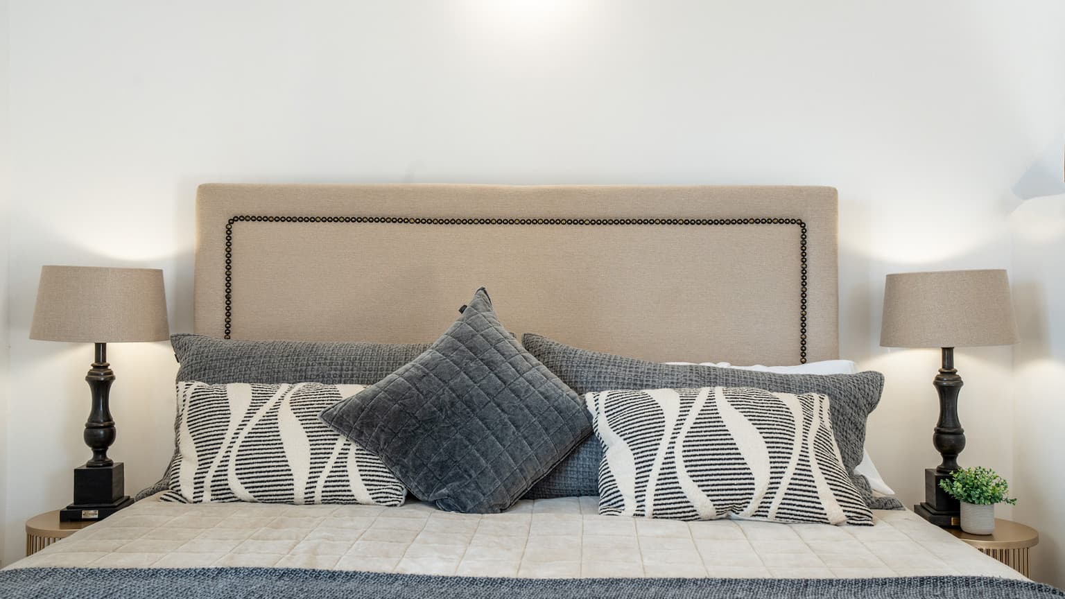 Modern Santa Ponsa Villa Four Beds Large Plot - Gallery image 25