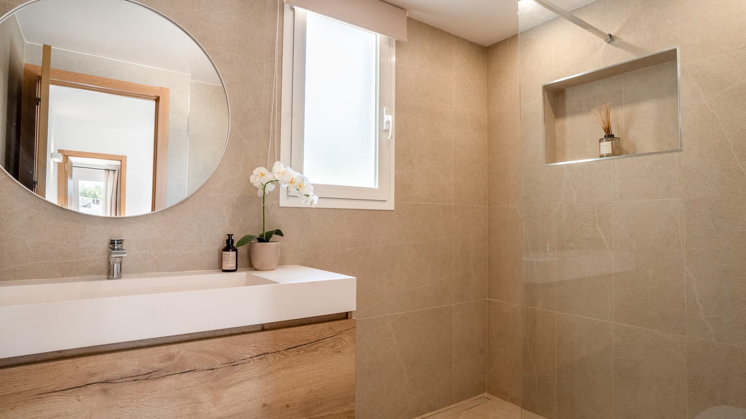 Modern Santa Ponsa Villa Four Beds Large Plot - Gallery image 29