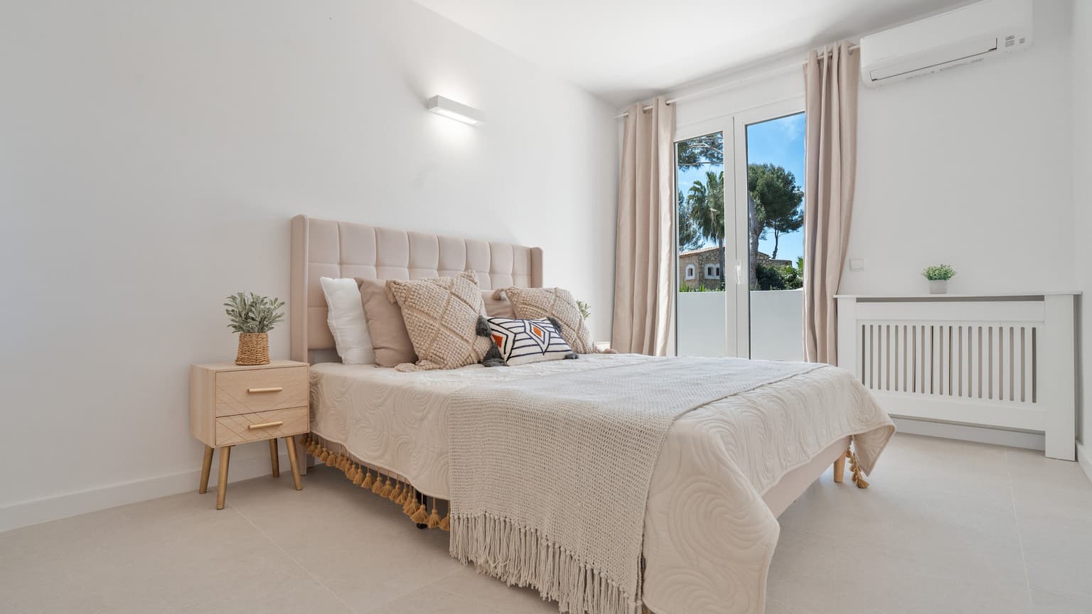 Modern Santa Ponsa Villa Four Beds Large Plot - Gallery image 22