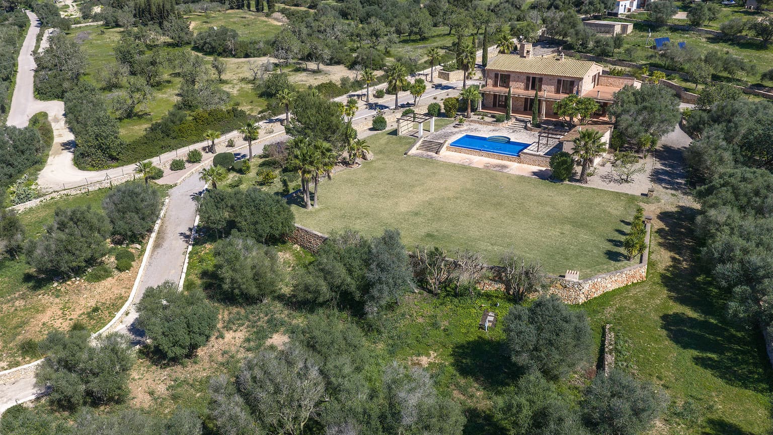 Modern Finca With Seven Bedrooms And Pool - Gallery image 29