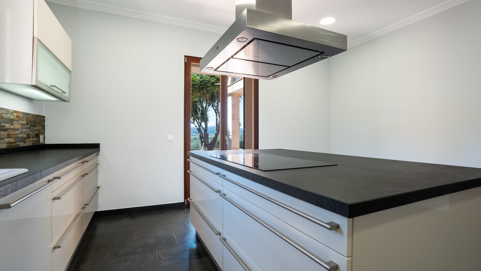 Modern Finca With Seven Bedrooms And Pool - Gallery image 7