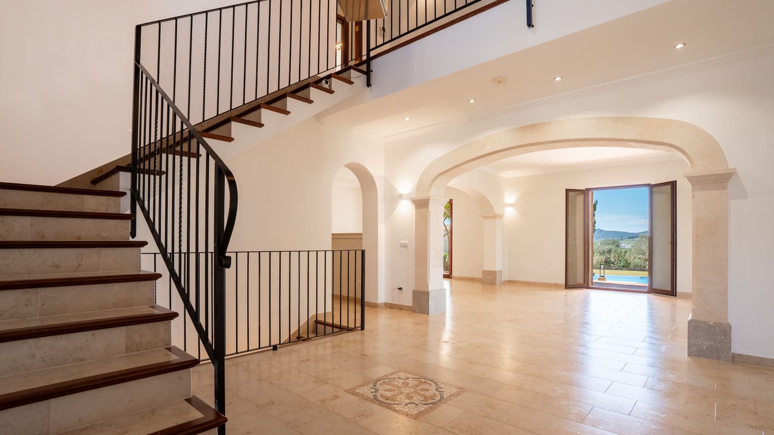 Modern Finca With Seven Bedrooms And Pool - Gallery image 4