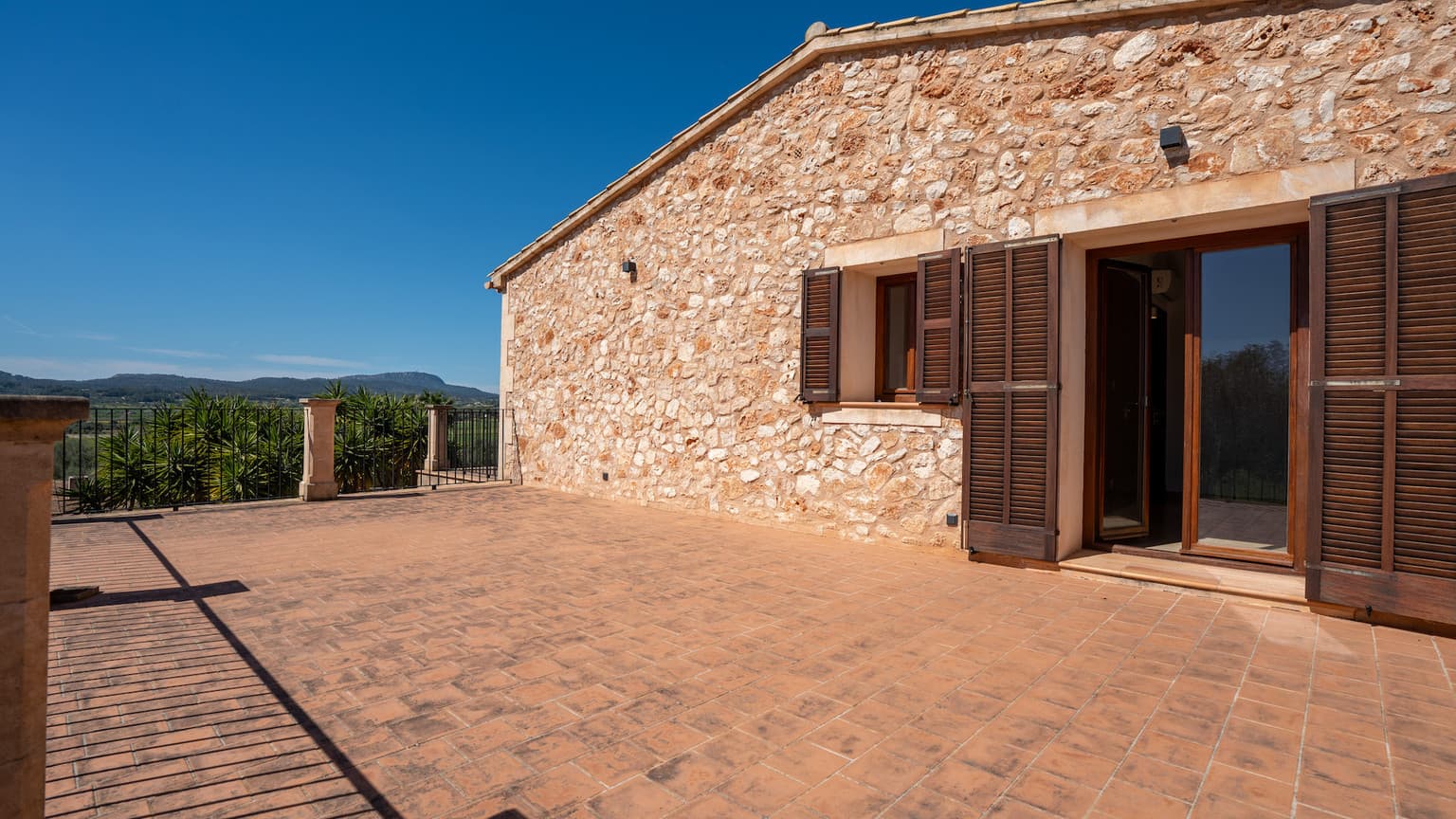 Modern Finca With Seven Bedrooms And Pool - Gallery image 3