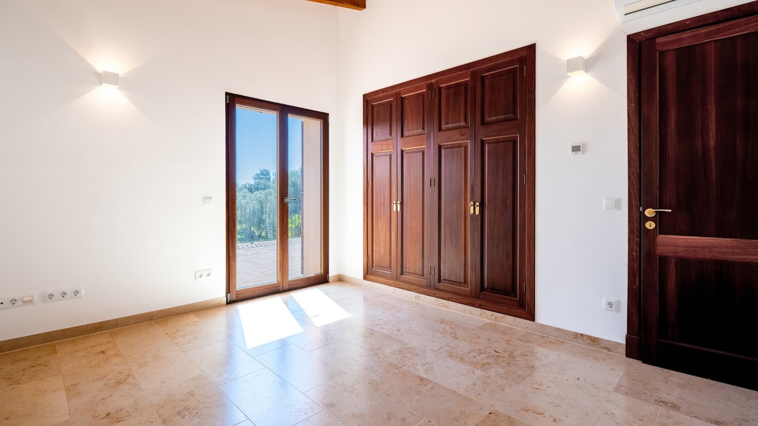 Modern Finca With Seven Bedrooms And Pool - Gallery image 9