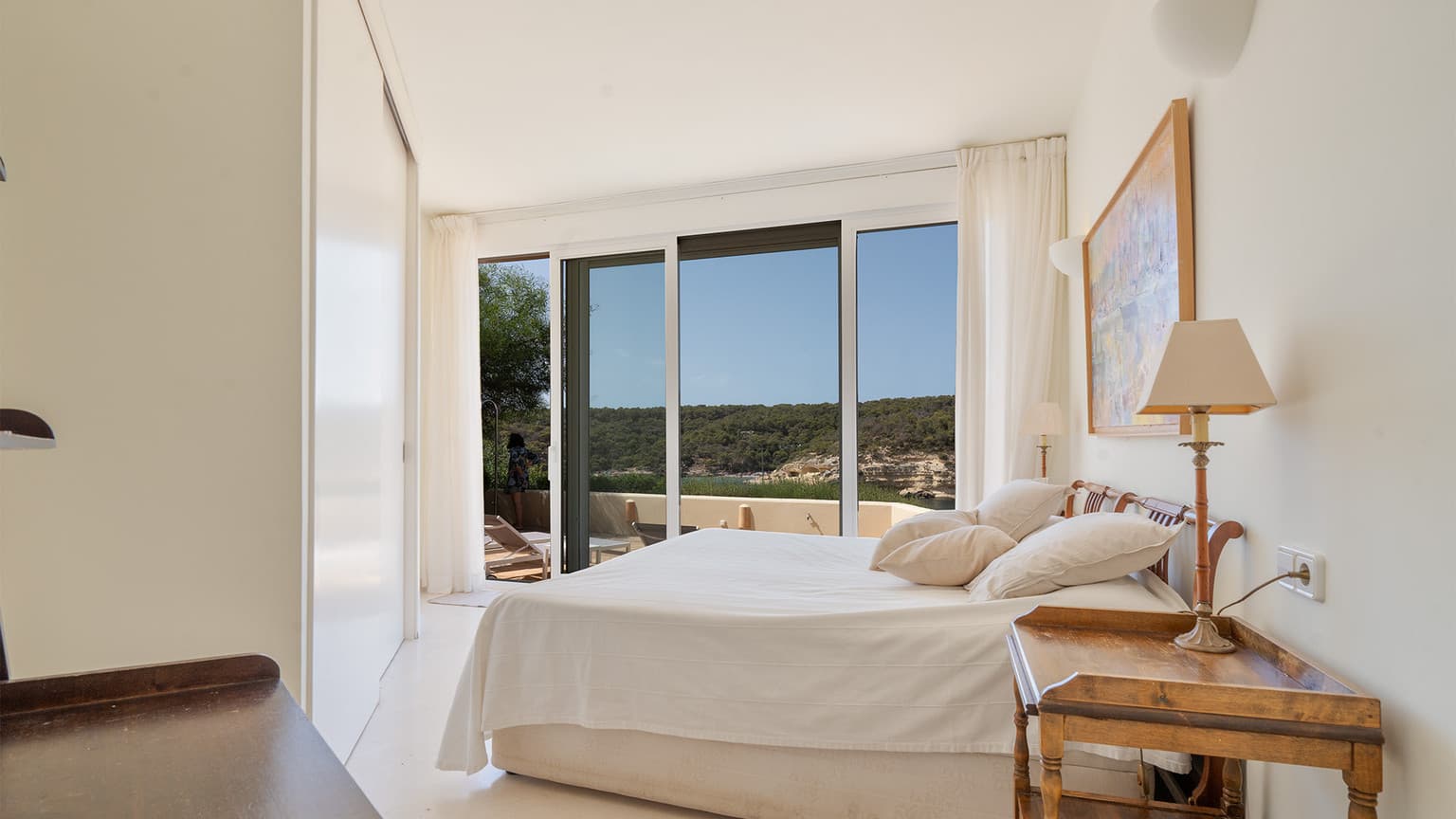 Seafront Villa with Marina & Sea Access in Sol de Mallorca - Gallery image 13